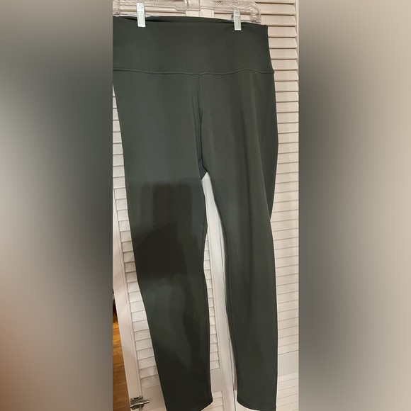 ALO Yoga High-Waist Airbrush Legging, Dark Cactus (Green) - Picture 2 of 3